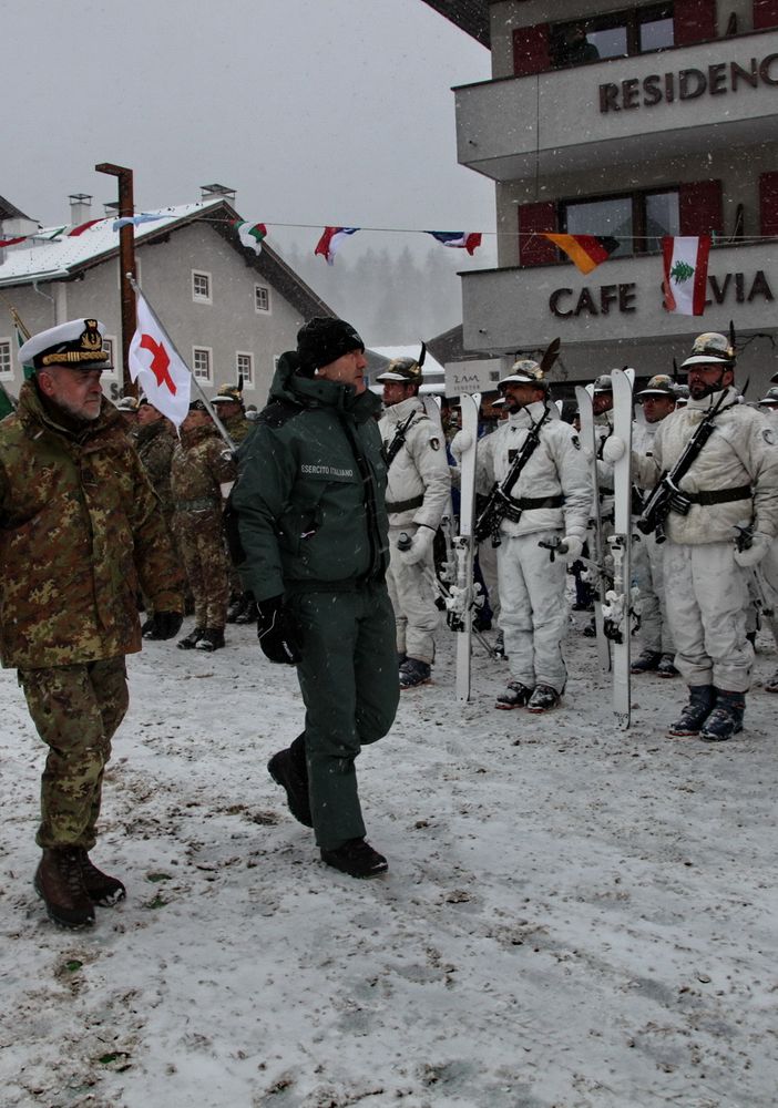 La parata delle autorità militari