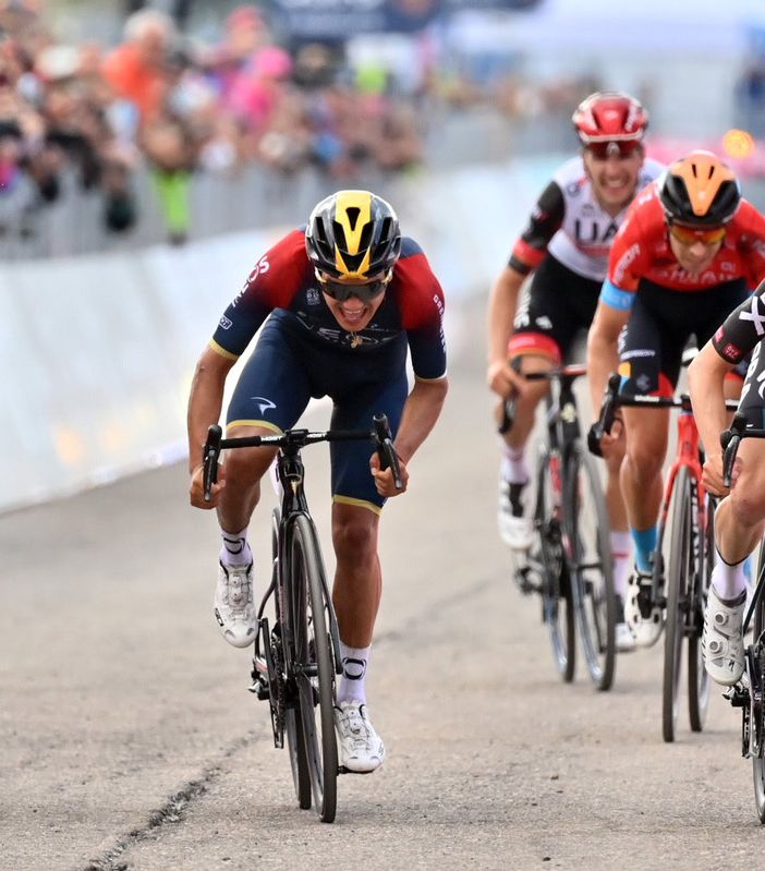 GIRO D'ITALIA: HINDLEY SORPRENDE TUTTI SUL BLOCKHAUS. LOPEZ SUPERA L'ESAME IN ROSA