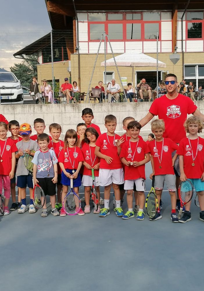 Foto di gruppo per i piccoli della categoria Red