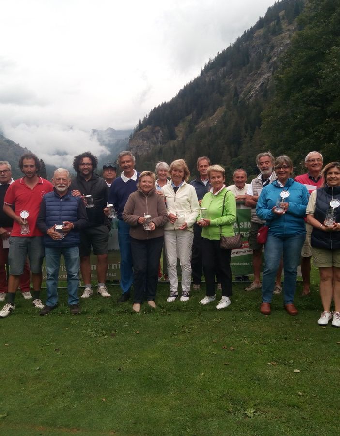 Da dx Putetto Daniela, Luoni Mario, Giavina Piermario, Bianchi Patrick, Contardi Lucio, Bodo Filippo, Foscale Mario, Jon Gabriele, Martini Maria Rosa, Manara Roberta, Lorenzini Annalisa, Bartaccioli Mario, Ferrari Graziella, Castellini Cesare (Campione Europeo Nazionale Italiana Agis), Pellegrino Marco, Frare Isabella, Cordera Frabncesco, Miglietta Silvia, Baracchini Giorgio, Presbitero Elisabetta e Giorio Stelvio