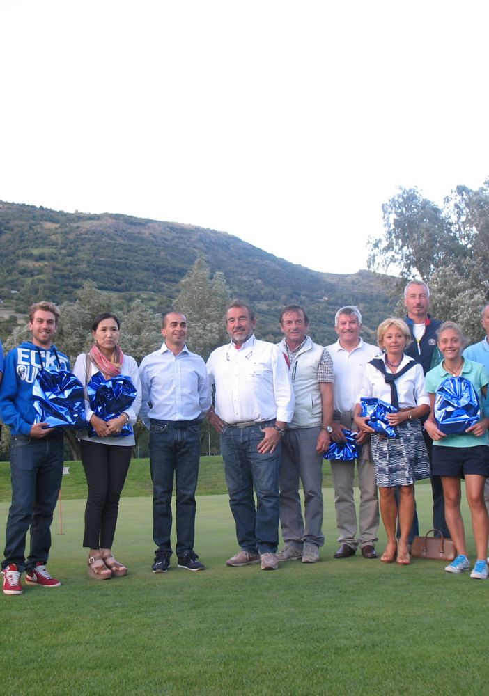 I premiati della Coppa del Direttore, sotto la consegna dei riconoscimenti nell'ultima gara del golf Les Iles