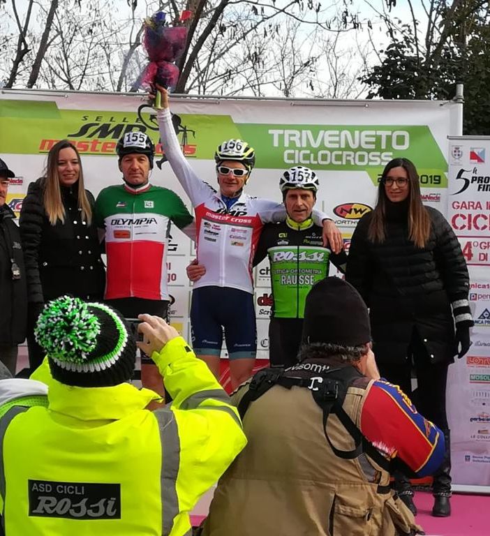 Ciclismo: Cross; Agostinacchio e Cottin primi, Pesse sul podio a Vittorio Veneto