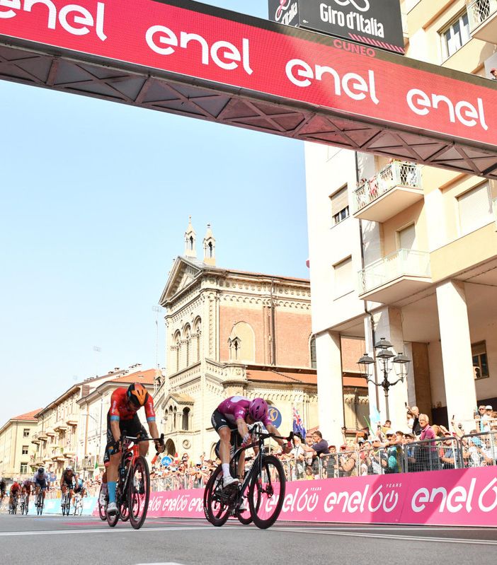 GIRO D'ITALIA: DÉMARE, UN TRIS CHE PROFUMA DI CICLAMINO