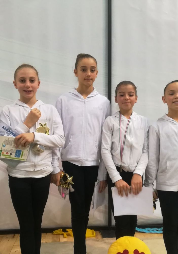 Da sn le ginnaste Vallomy, Cerri, Savoye, Scarpone e Chiabotto