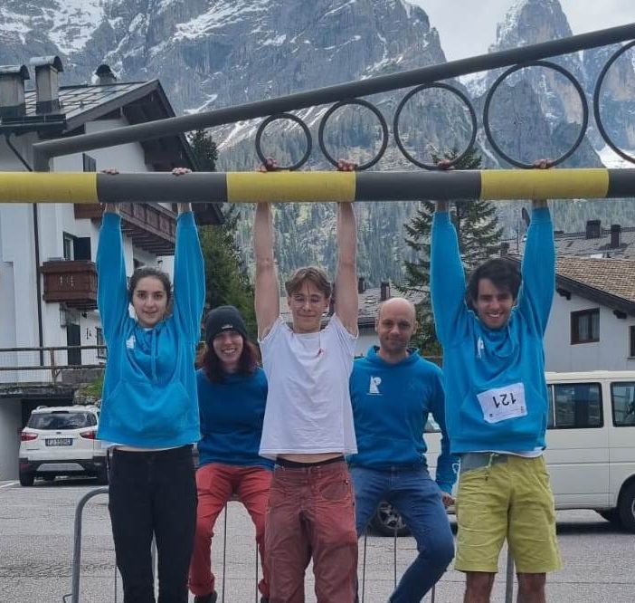 Davanti da sinistra: Claire Charbonnier, Antonio Charrere Federico Deleonard, dietro i tecnici dell'Oasi Vertical Sara Celesia e Marco Dellanoce