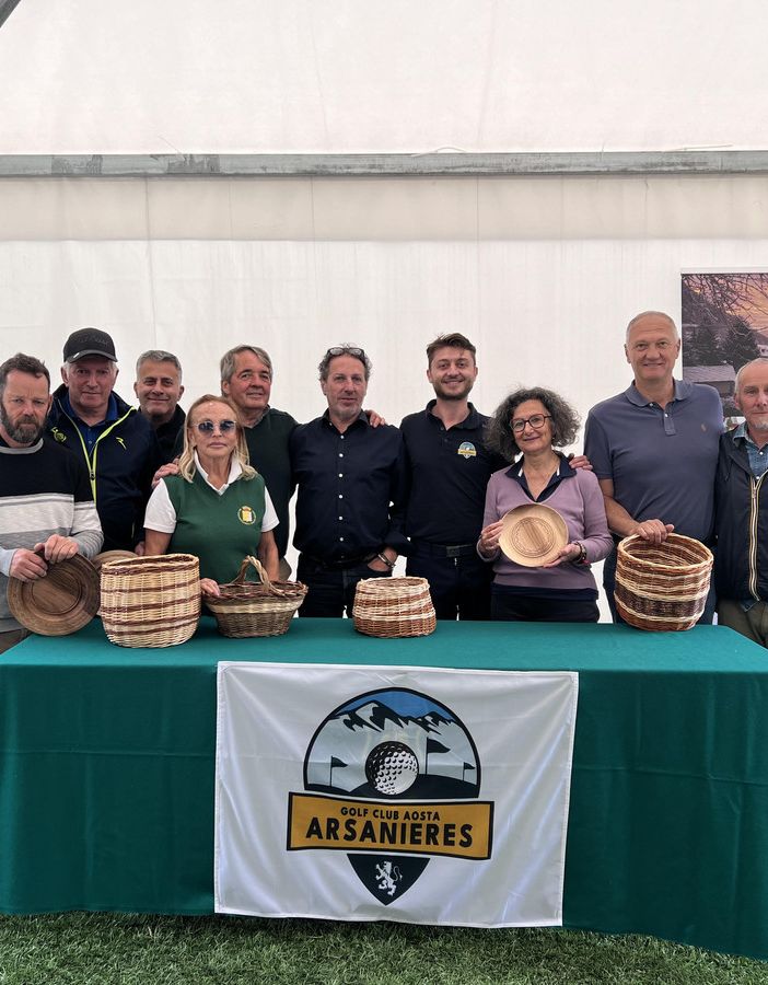 Da sinistra: Nex Bruno, Letey Ivo, Rey Sergio, Pellicone Domenico, Bellinvia Marinella, Pastoret Ennio, Marco Bignotti (assessore allo sport di Etroubles), Succi Andrea, Gavinelli Gabriella, Vilbrant Roberto, Cerise Carlo (vicesindaco di Etroubles).