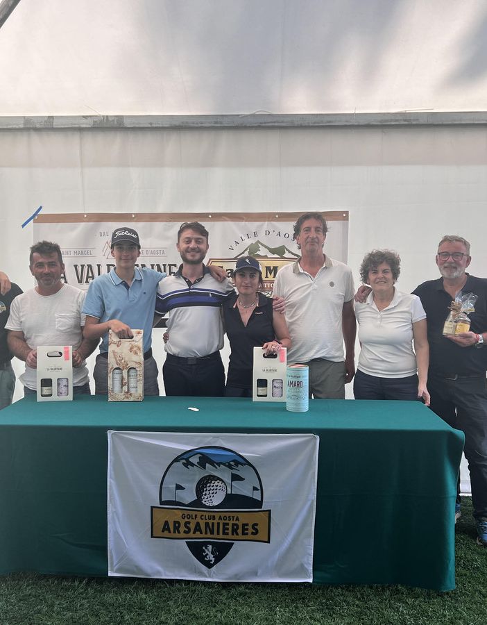 Nella foto da sinistra: LEONARDI ARAMINI ANDREA, BORRE ALBERTO, UKA LULZIM, GAL TOMMASO, SUCCI ANDREA, REY FRANCESCA, PRESSENDO LUCA, REY MARISA, POMAT CORRADO, LAMBERT MARCO.