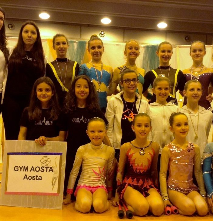 Foto di gruppo delle istruttrice e ginnaste Gym-Aosta
