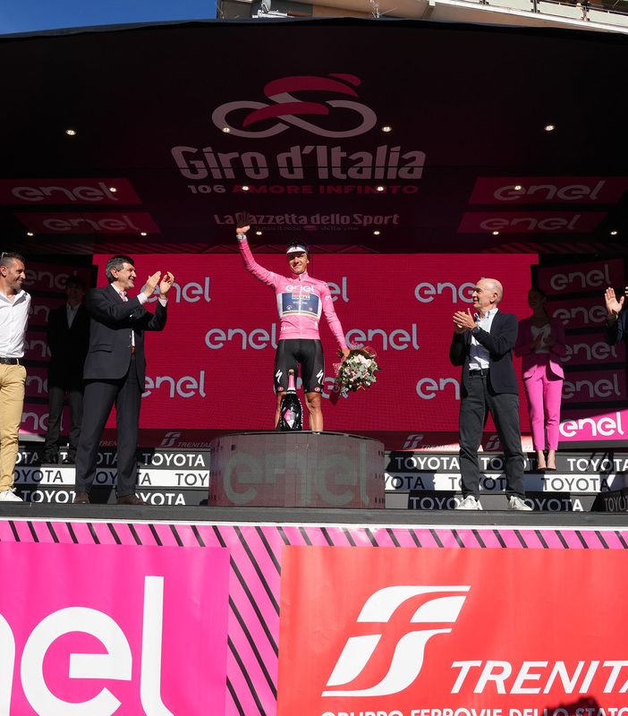 GIRO D'ITALIA: EVENEPOEL, IL ROSA SOPRA L'ARCOBALENO