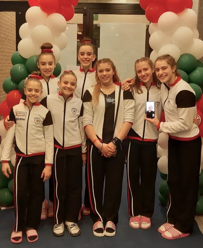 Nelly Rusu, Elisa Piccolini, Annie Désandré, Martina Saroglia, Fatima Rosset, Claire Savoye e Sofia Chiumello