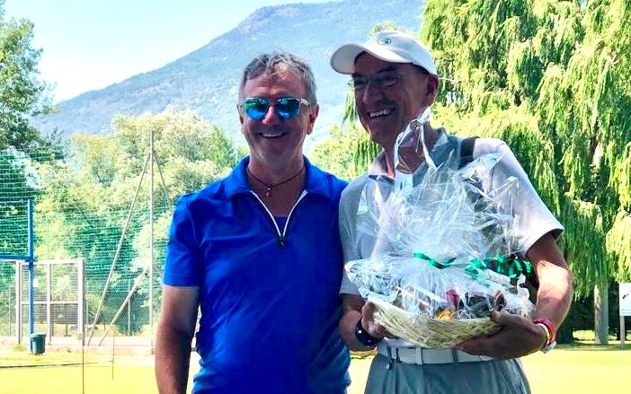 Foto ricordo di Giorgio Biancardi con il Presidente Ennio Subet durante una premiazione