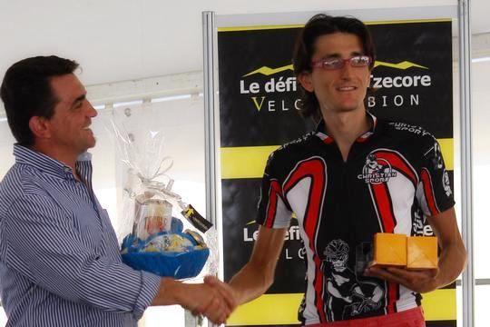 La premiazione di Edoardo Boschetto vincitore de 'Lo défi du Col Tzecore', sotto il duello fra Boschetto e Tomaino
