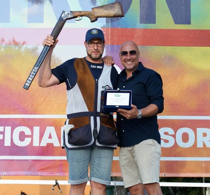 Matteo Tallarini premiato da Ivan Carella