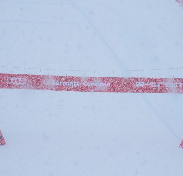 Breuil-Cervinia si sveglia sotto la neve