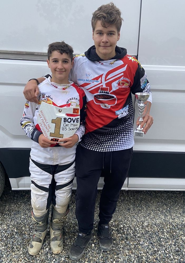Vincenzi Bove, Campione regionalen e Nicolas Seris; sotto Pietro Mantasia e Daielel Zanolli