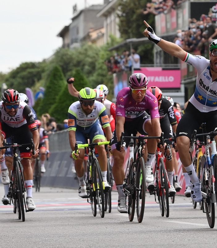 GIRO D'ITALIA: Giacomo Nizzolo vince la tappa 13, Egan Bernal ancora in Maglia Rosa
