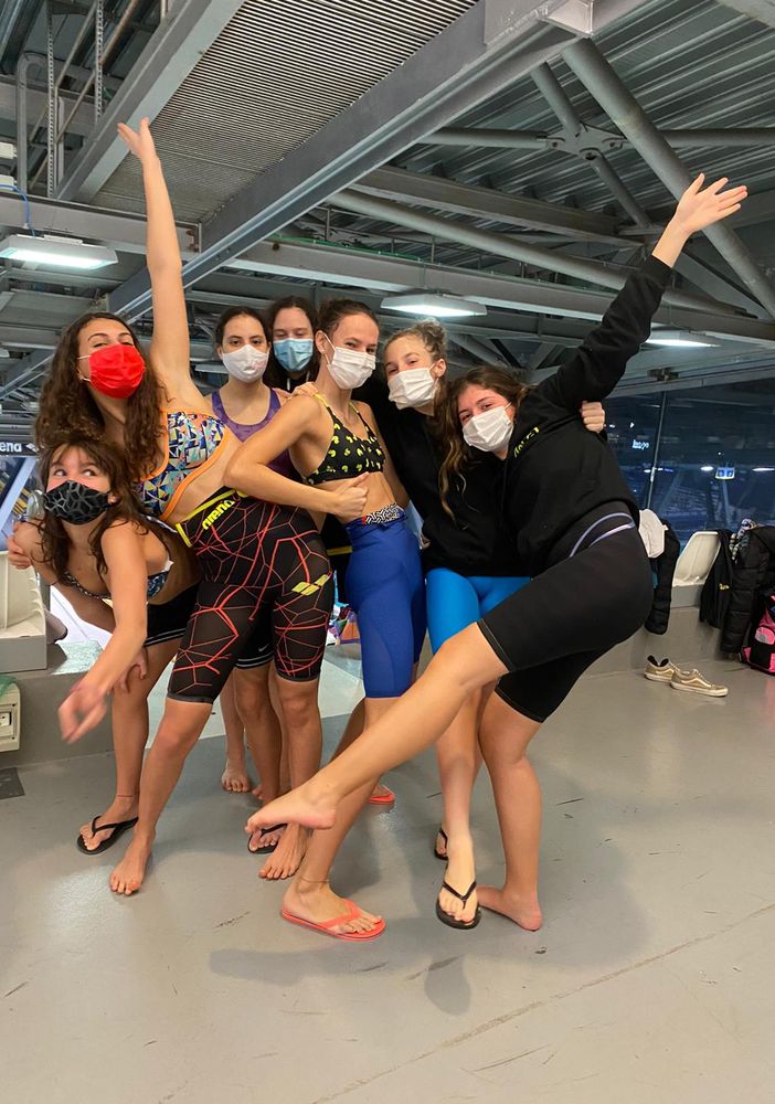 Le atlete dell’Aosta Nuoto domenica scorsa a Torino