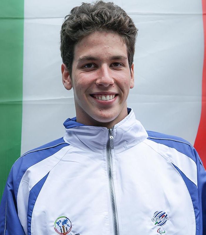 Misha Palazzo, l'atleta più medagliato degli EPYG, è il Portabandiera alla Cerimonia di chiusura
