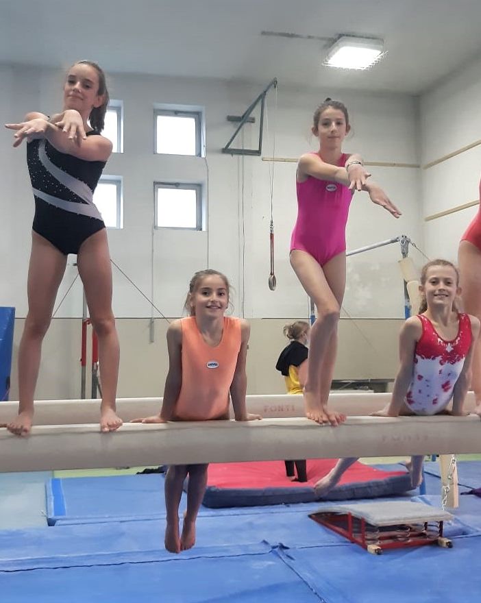 Le allieve Gold 1 Annie Desandré, Martina Saroglia, Ginevra Grosso, Marta Nieroz, Abigail Martinet e Claire Savoye