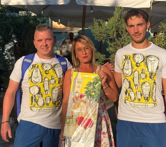 Diego Paoletti-Davide Acchiardi con al centro Federica Sagaria, figlia di Beppe