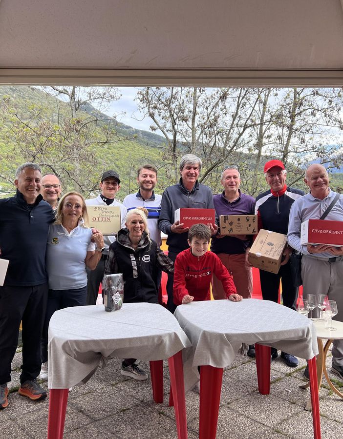 Nella foto da sinistra: Darensod Alessandro (sponsor Chiribiri), Pellicone Domenico, Scopacasa Domenico, Bellinvia Marinella, Borre Alberto, Raffaella (sponsor Chiribiri), Succi Andrea, Grange Giancarlo, Savoye Renè, Ramolivaz Giuseppe, Vertui Flavio, Rollet Renato.