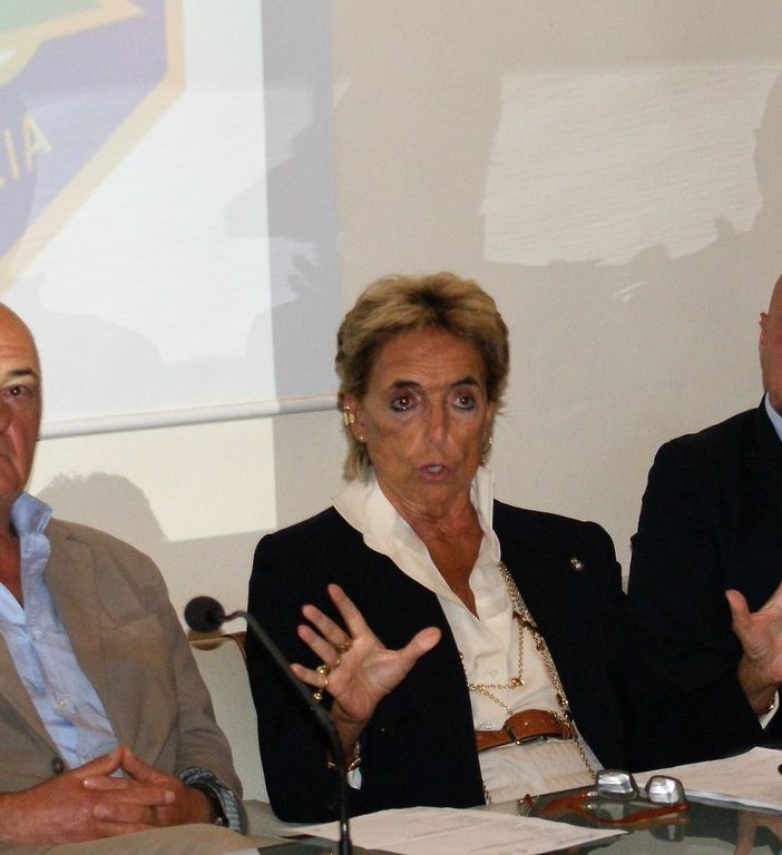 Benedetto Barberini (ct nazionale) insieme a Emanuela Bonomi (vicepresidente FITAV) e Ivan Carella (presidente Trap Concaverde)