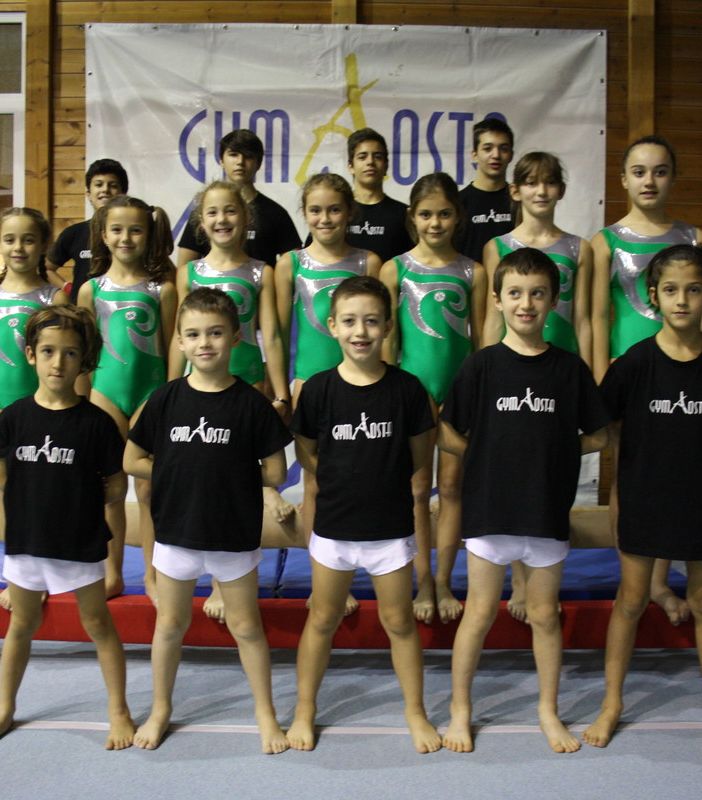 Una parte della squadra Gym in gara a Galliate
