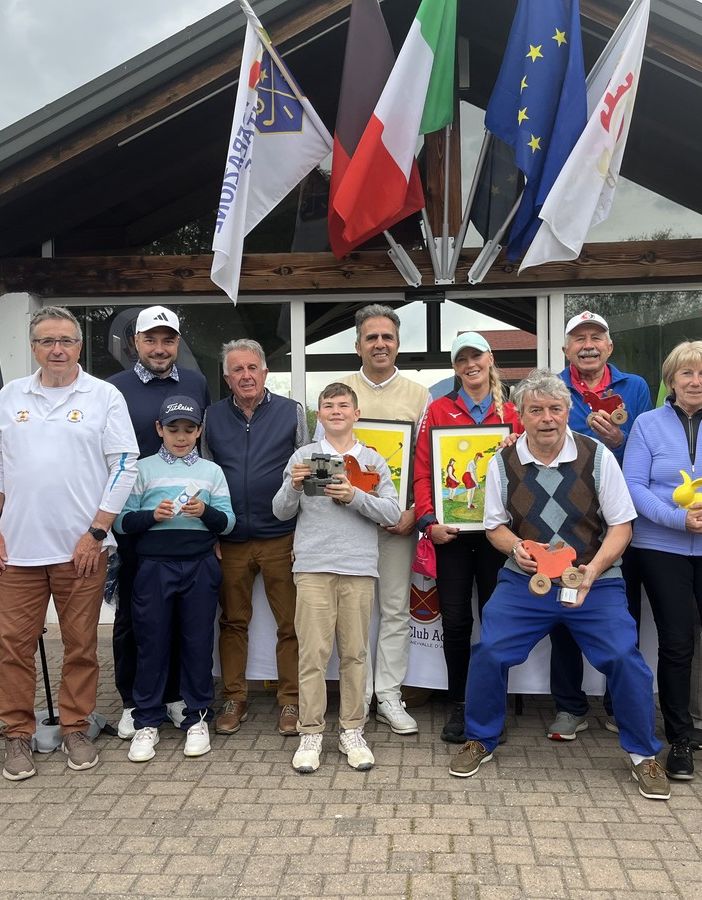 Da sinistra: Andrea Vallet, Marco Vierin (lo sponsor), Simone Fiabane, Federico Fiabane, Guido Nieroz, Giacomo Crestani, Antonio Gullo, Cinzia Cassulo, Enrico Crestani, Dario Come, Rosella Grange, Roberto Rossi, Graziella Ferrari e Emanuel Barrel.