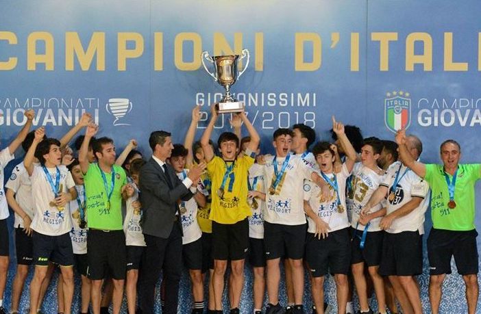 L'Aosta 511 Giovanissimi festeggia lo scudetto (foto Vincenzo D'Avino)