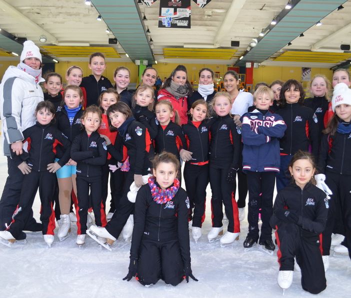 Un gruppo di atlete dell'Aosta Skating 2000