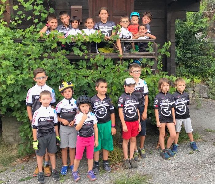 I giovani arrampicano con RDR Sport School
