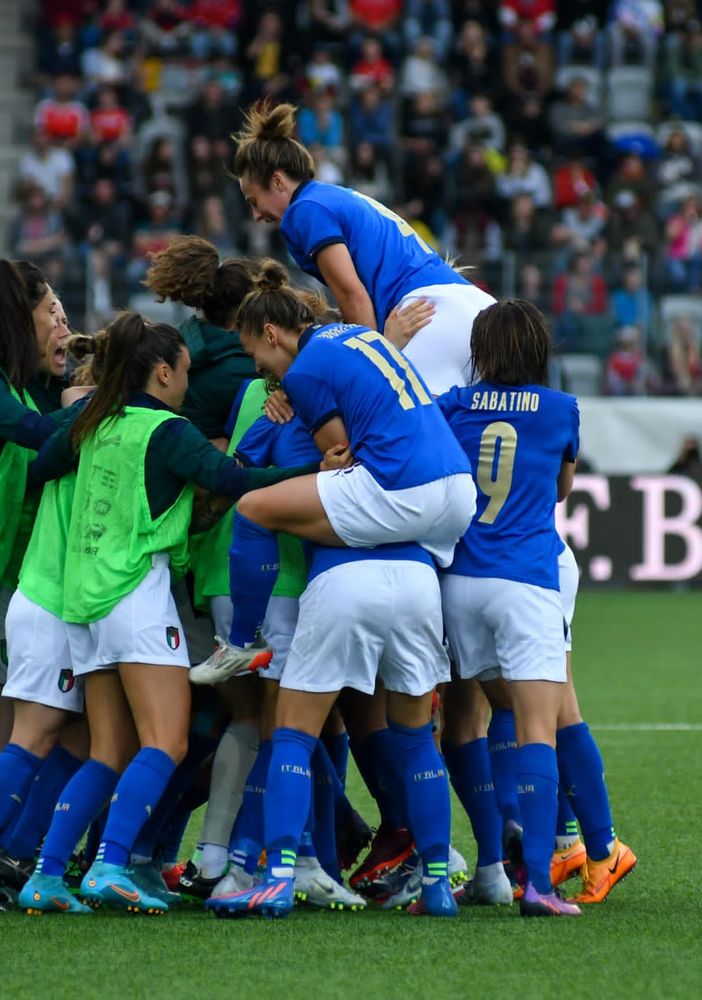Calcio: Le azzurre rosa mettono ko alle rossocrociate svizzere