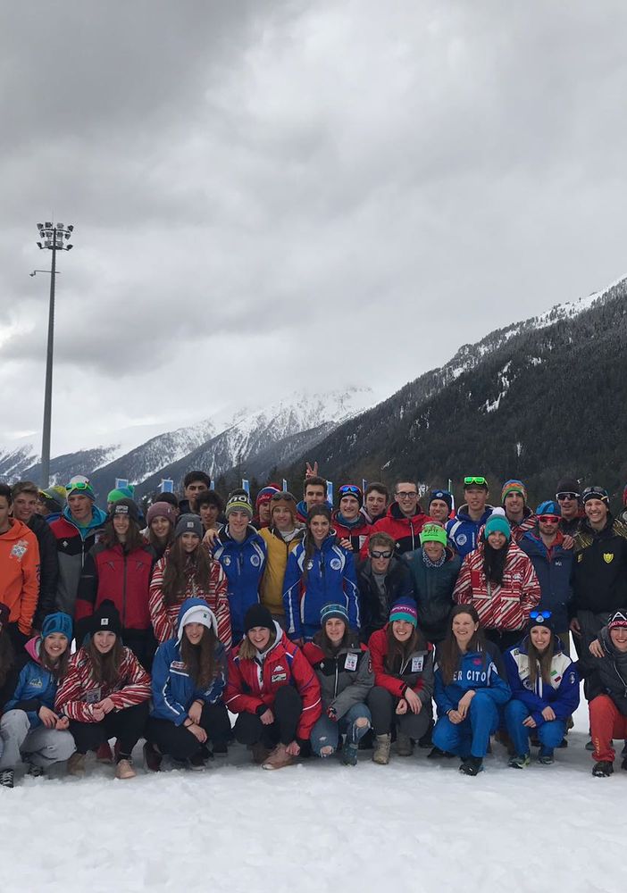 Il grupppo degli atleti valdostani e il podio femminile categoria Giovani