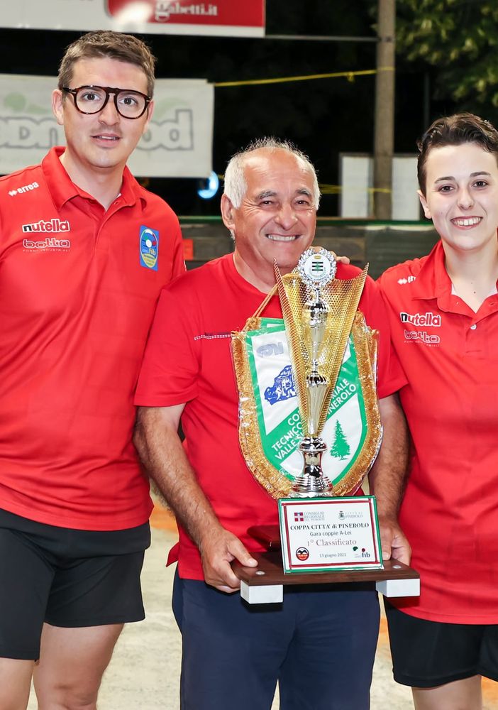 Nella foto,  Grosso e Carlini con il presidente della Borgonese, Piero Pettigiani