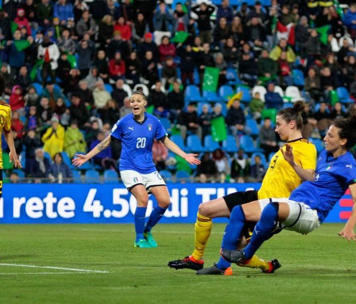 Calcio: L'Italia rosa sconfitta dalle verdi oro del brasile