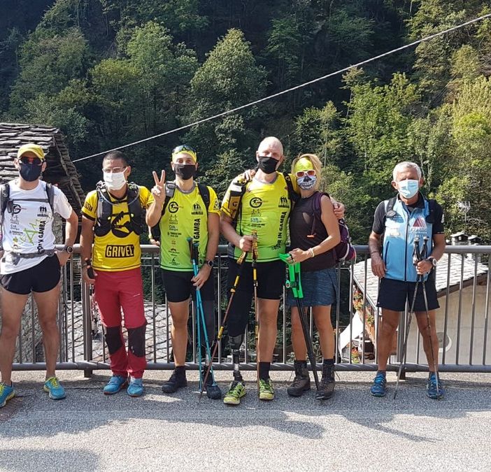Massimo Cavenago con la sua staffetta appena arrivato a Pontboset