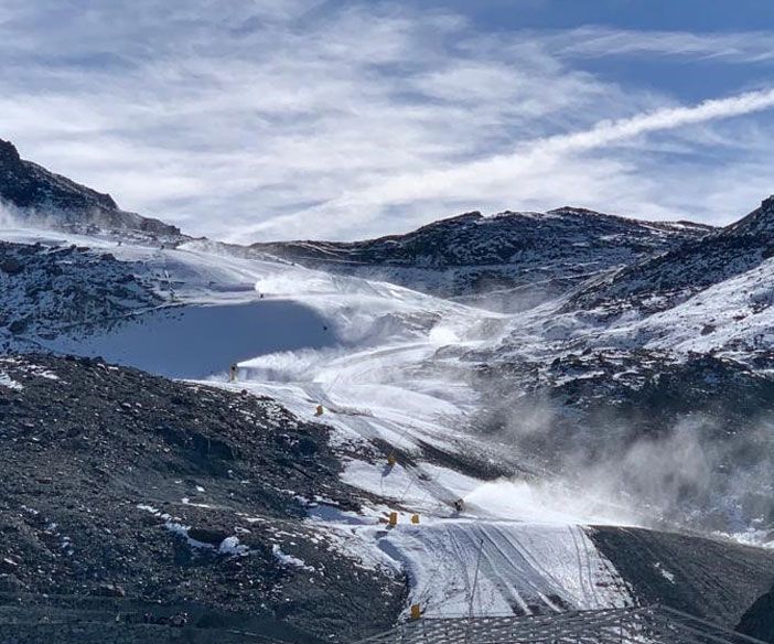 Si lavora a pieno ritmo in vista della prima Matterhorn-Cervino Speed Opening