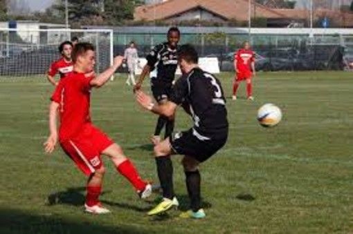 Fabio Cusano in un contrasto