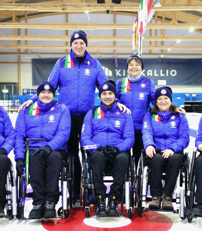 Da sinistra verso destra gli atleti Egidio Marchese, Fabrizio Bich, Matteo Ronzani, Angela Menardi ed Orietta Bertò. In piedi il coach Roberto Maino e la fisioterapista Barbara Giacché.