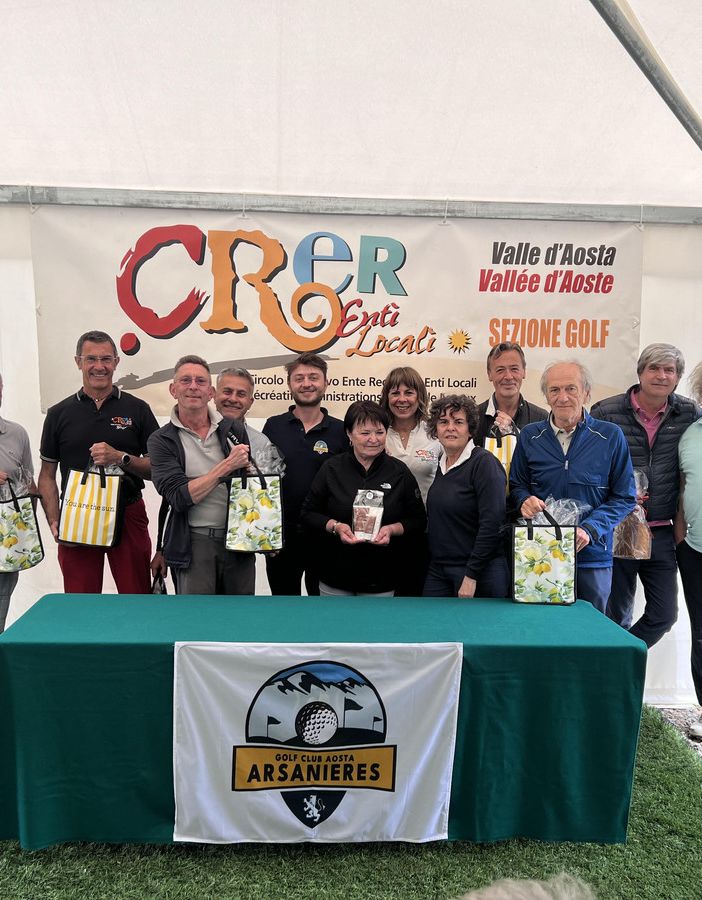 Nella foto da sinistra: Marco Henriod, Manuel Barrel, Tomasz Zieba, Domenico Pellicone, Andrea Succi, Annamaria Berlier, Mariella Vallet (responsabile Crer sezione golf), Marisa Rey, Roberto Rossi, Pier Giorgio Gagliardi, Giancarlo Grange, Marco Lambert.