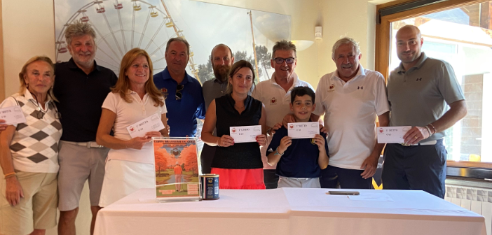 Nella foto da sinistra: Marinella Bellinvia, Dario Borney, Piera Paola Stevanon, Edi Avoyer (vice presidente del circolo e premiato), Simone Meggiolaro, Francesca Rey, Riccardo Berthod (gestore della Brasserie du golf), Federico Fiabane, Dario Come’ (presidente del circolo), Simone Fiabane