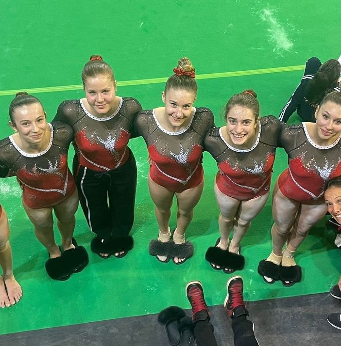 Claire Savoye, Sofia Chiumello, Sophie Graziano, Alessia Ristorto, Sofia Ambrosio e Lucrezia Silvestro con le tecniche Claudia Iacona e Federica Vinante