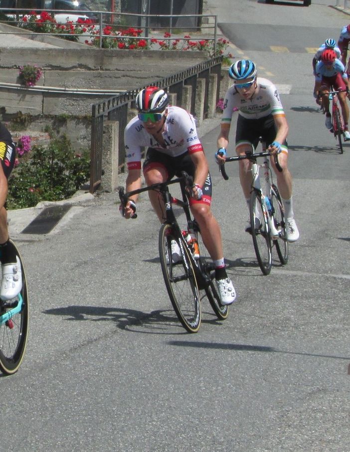 GIRO D'ITALIA: Carapaz vince la dura, bellissima tappa valdostana ed è maglia rosa