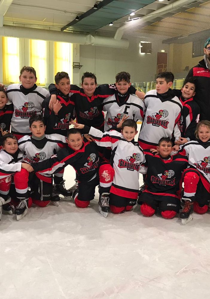 Hockey ghiaccio: Spettacolo con gli U 11 al aplaghiaccio
