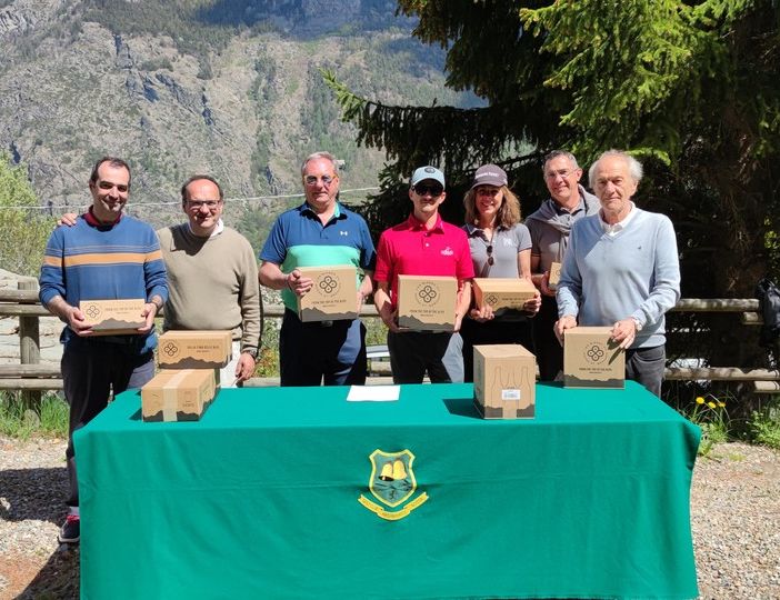 Nella foto da destra a sinistra Massimo Scopacasa, Domenico Scopacasa, Edi Avoyer, Alberto Borre, Mariella Vallet, Manuel Barrel e Pier Giorgio Gagliardi