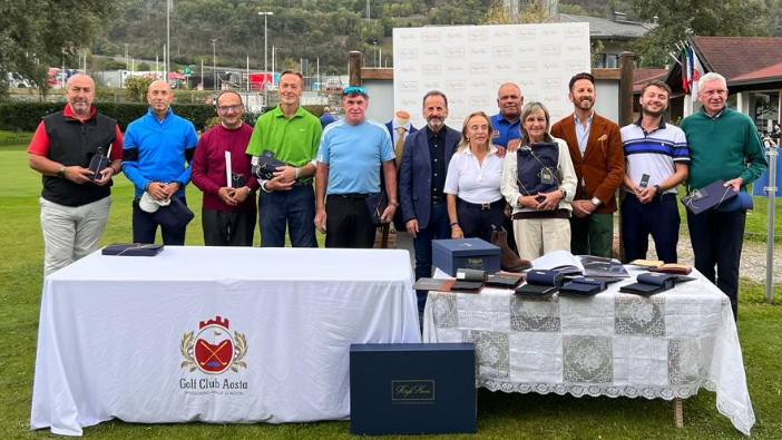 Da sinistra: Stefano Bianchi, Massimiliano Cadin, Domenico Scopacasa, Roberto Rossi, Emilio Bionaz, Diego Dell’Innocenti (sponsor), Marinella Bellinvia, David Carvallo (direttore campo), Susy Cuneaz, Davide Dell’Innocenti (sponsor), Andrea Succi e Attilio Celesia