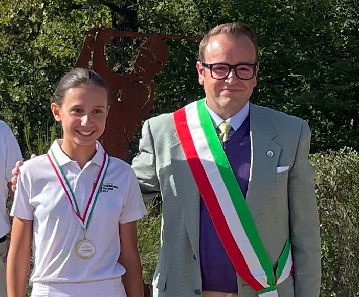 Francesca Mazzucato con il sindaco di Cerrione