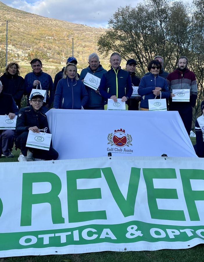 Da sinistra: Cesare Celesia, Giancarlo Grange, Renato Rollet, Sara Anna Maria Raiteri, Emilio Bionaz, lo sponsor Nardi Rosario, Marinella Bellinvia, Dario Comè, Ennio Subet, Marino Palenni, Antonietta Mestieri, Edi Avoyer e Andrea Vallet. Davanti i due giovani fratelli Federico e Alessandro Subet.