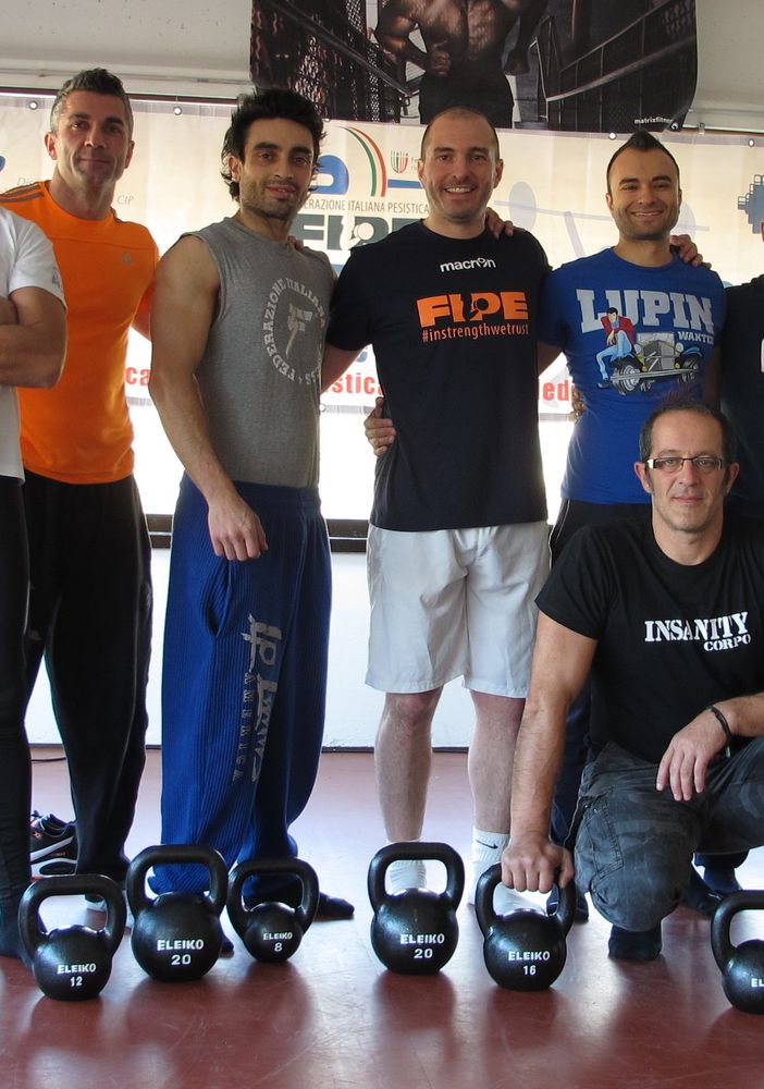 Da sx: Angelo Piccolo; Andrea Mammarella; Claudio Paonessa; Marcello Nasso; Maurizio Capolupo; Luca Portolese; Joe Carere; Miriam Savini; Luigi Sorgente, accosciato Marco Cignetti
