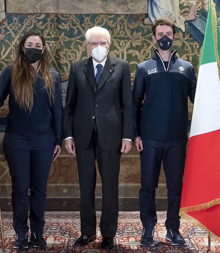 Il Presidente Sergio Mattarella con Valentina Vezzali, Sottosegretario di Stato alla Presidenza del Consiglio dei ministri, Giovanni Malagò Presidente del Comitato Olimpico Nazionale Italiano, Luca Pancalli, Presidente del Comitato Italiano Paralimpico l'Alfiere della squadra olimpica Sofia Goggia e l'Alfiere della squadra paralimpica Giacomo Bertagnolli